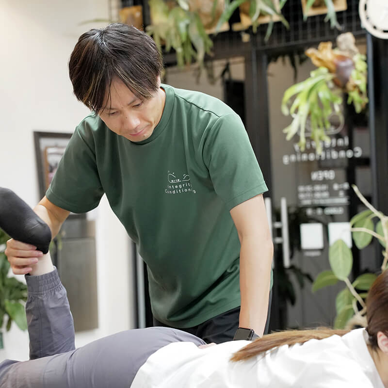 ②あなたのカラダの状態を丁寧にチェックし、“痛み”の原因を一緒に探ります